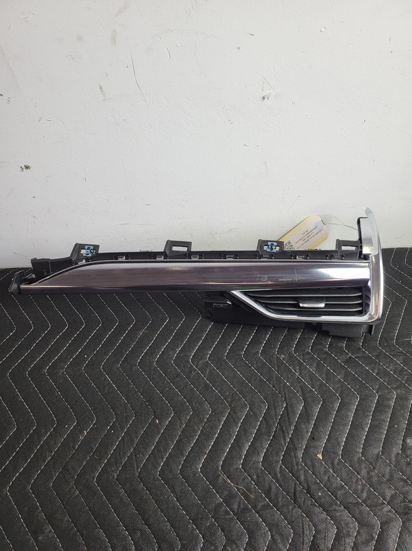 2019-23 Cadillac XT4 Right Passenger Dash Outer A/C Air Vent Grille OEM 23276335