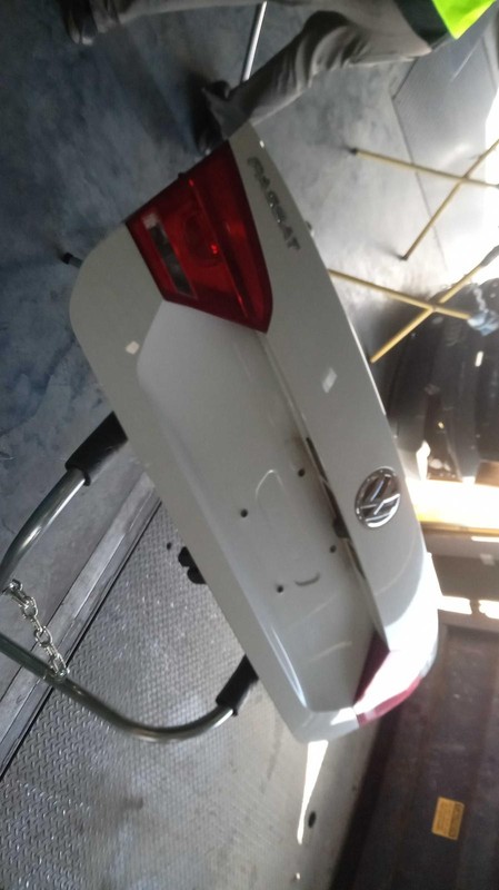 2015 Volkswagen Passat White Deck Lid OEM Used 89000 Miles 561827025D