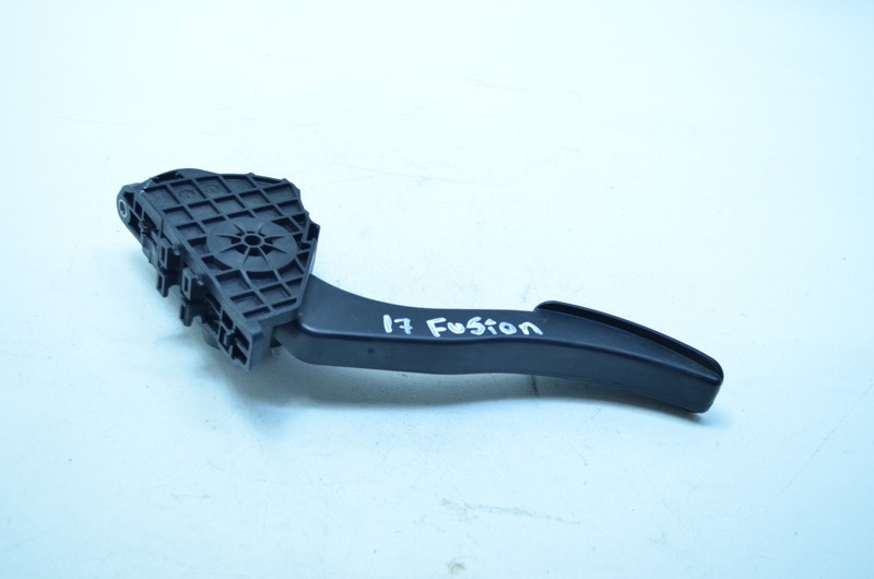 13-20 FORD FUSION GAS PEDAL ACCELERATOR OEM