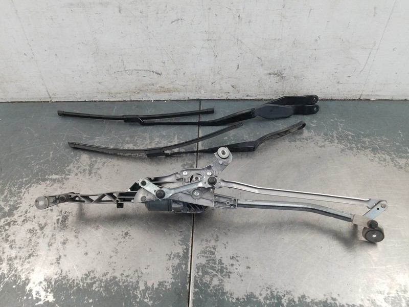 2016 Mercedes AMG E 63 S Windshield Wiper Motor / Arms #8042 G1