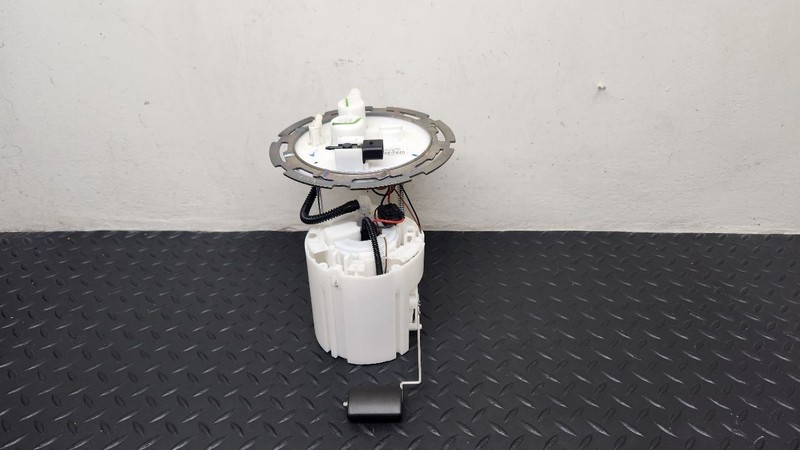 17-20 Hyundai Elantra 2.0L Fuel Pump Assembly OEM 31120-F3500