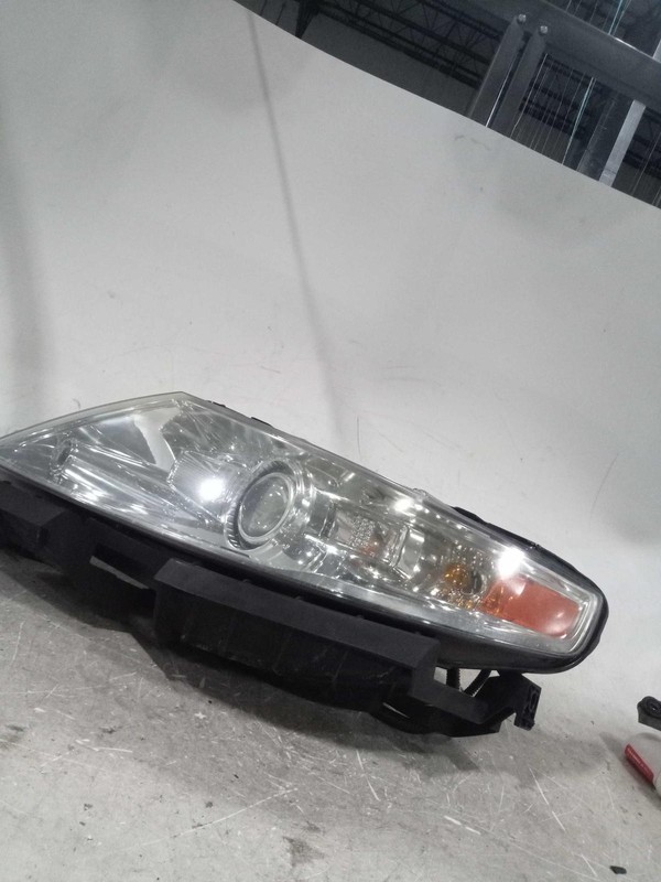 2010 Lincoln MKS Left Headlight Assembly OEM 241908 Used, Scratches, 84K Miles
