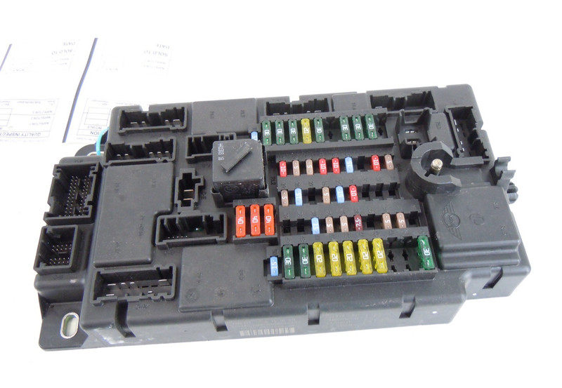 2012 12 Mini Cooper Countryman Power Distribution Relay Fuse Box OEM 9809588