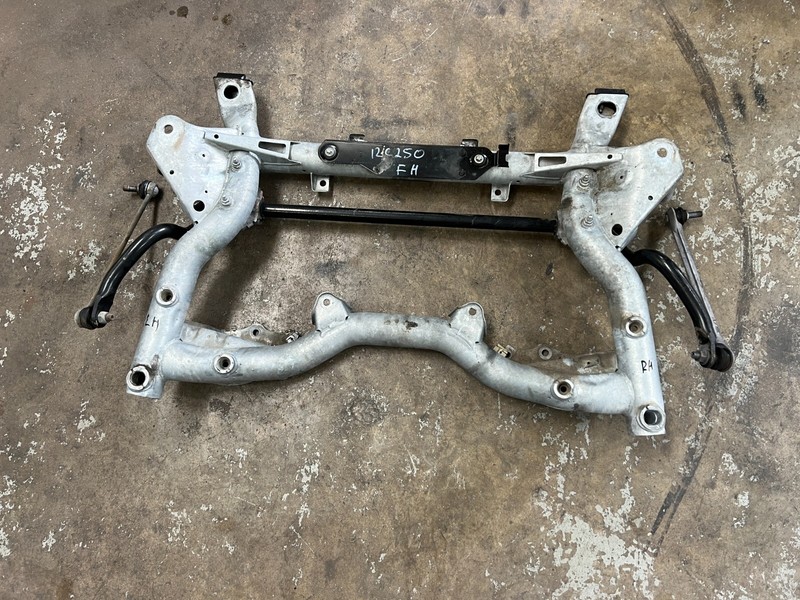 08-17 Mercedes-Benz W204 W211 FRONT SUBFRAME CROSSMEMBER ENGINE CRADLE OEM