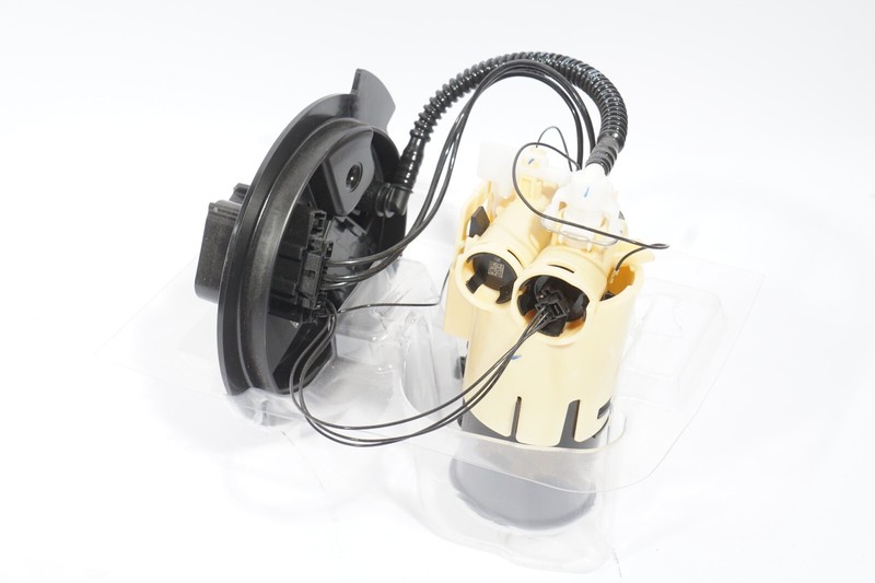 2017-2020 MERCEDES BENZ C63 AMG FUEL PUMP MODULE OEM
