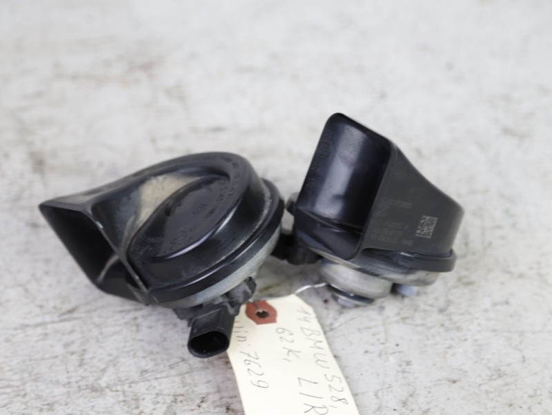 BMW 528i F10 Front Horns Set OEM 11-16 High & Low Tone 6133 7279781 Used