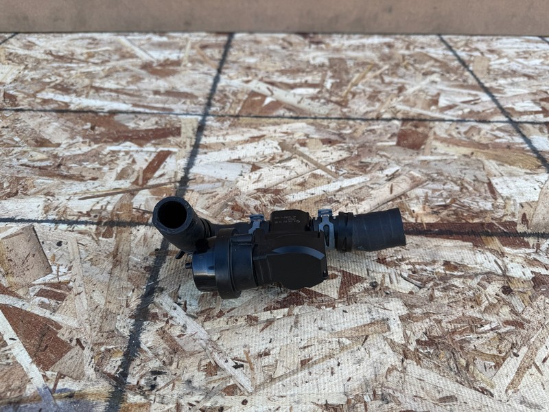INFINITI QX30 2017-2019 OEM ENGINE COOLANT SHUT OFF VALVE W/ HOSE TUBE PIPE