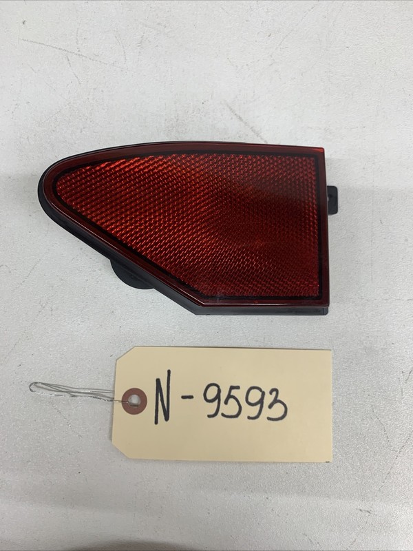 12-22 TESLA MODEL S RIGHT TAIL LIGHT Taillight REFLECTOR 1022421-00 9593 B139