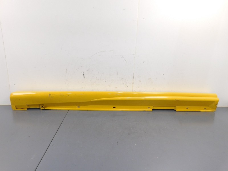 2004 04 Pontiac GTO Left Driver Side Skirt Rocker Panel #82585 CA3