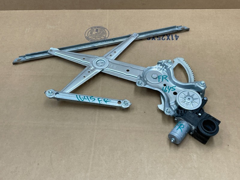 2021-2025 Lexus IS300 Front Right Passenger Door Window Regulator Motor 1645 OEM