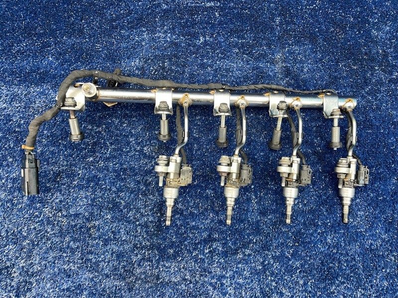 2016–2019 Buick Cascada Fuel Rail with Injectors OEM