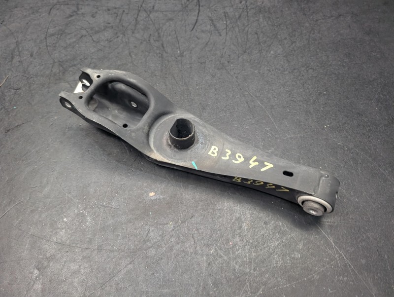 Rear Left Spring Lower Control Arm 2022 Buick Envision 84496960 2021 2023