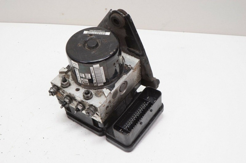 VOLKSWAGEN JETTA ABS Pump Module VSA Modulator Valve OEM 2010