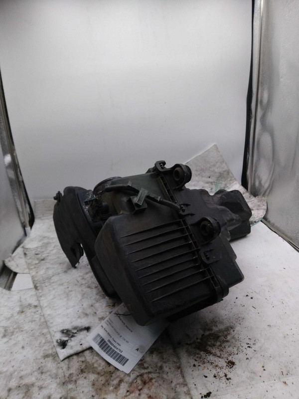2018 MAZDA 3 Air Cleaner Assembly OEM PE01133AX 2.0L 94000 Miles Red