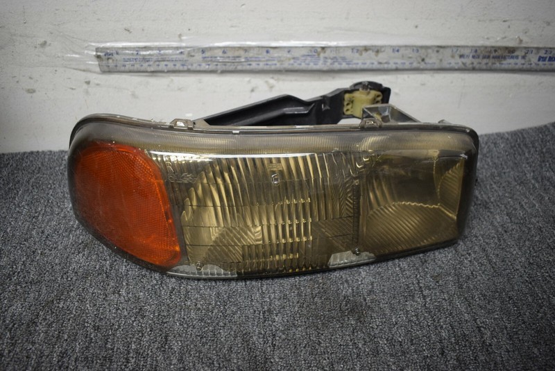 2001-2006 GMC YUKON XL HEADLIGHT FACTORY OEM