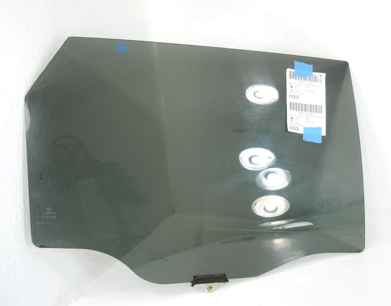 2011-2015 Kia Sorento Rear Door Window Glass Passenger Right OEM