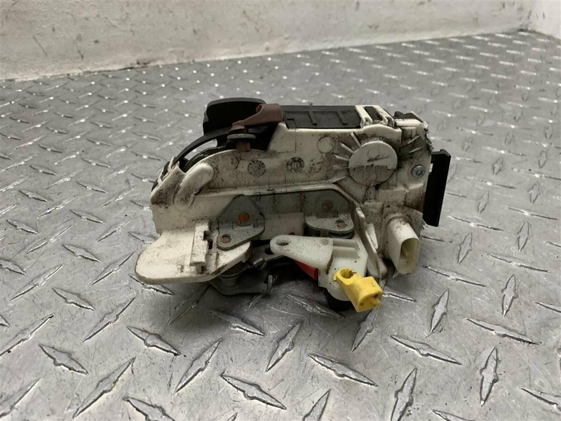 2007-2010 Jeep Patriot Compass Dodge Caliber Passenger Front Lock Actuator OEM
