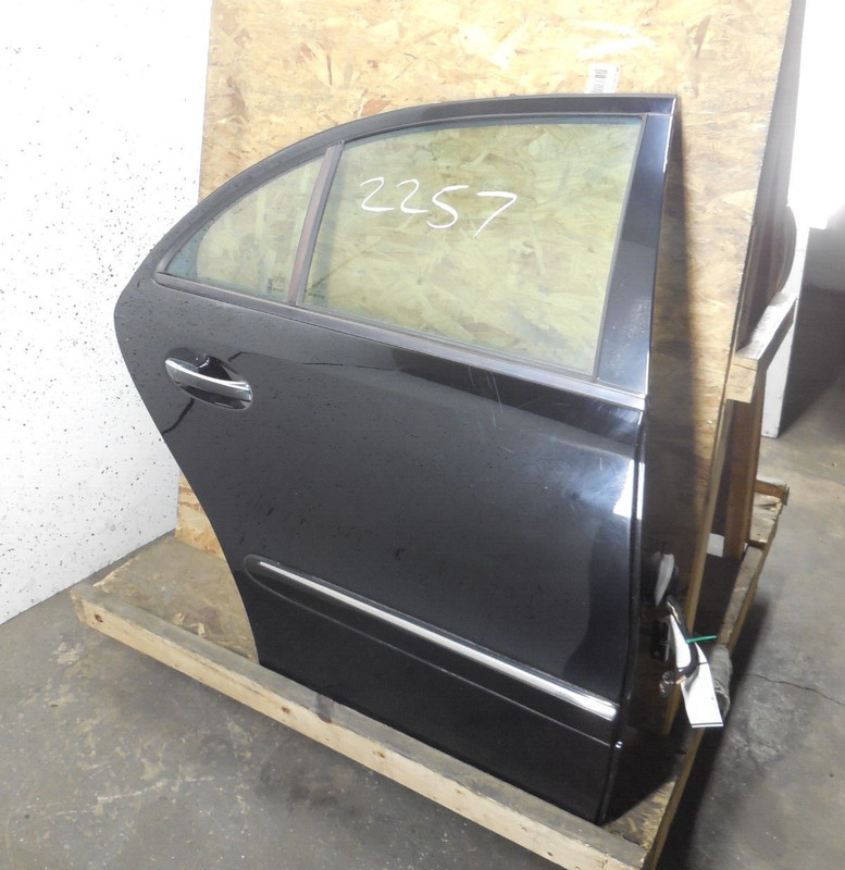2008 2009 Mercedes-Benz E300 Sedan Rear Door Assembly Pass Right OEM *SCRATCHES*