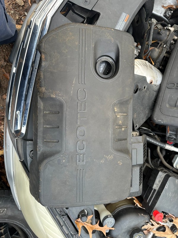 10-17 CHEVROLET MALIBU ENCLAVE LACROSSE EQUINOX TERRAIN OEM 2.4 ENGINE COVER