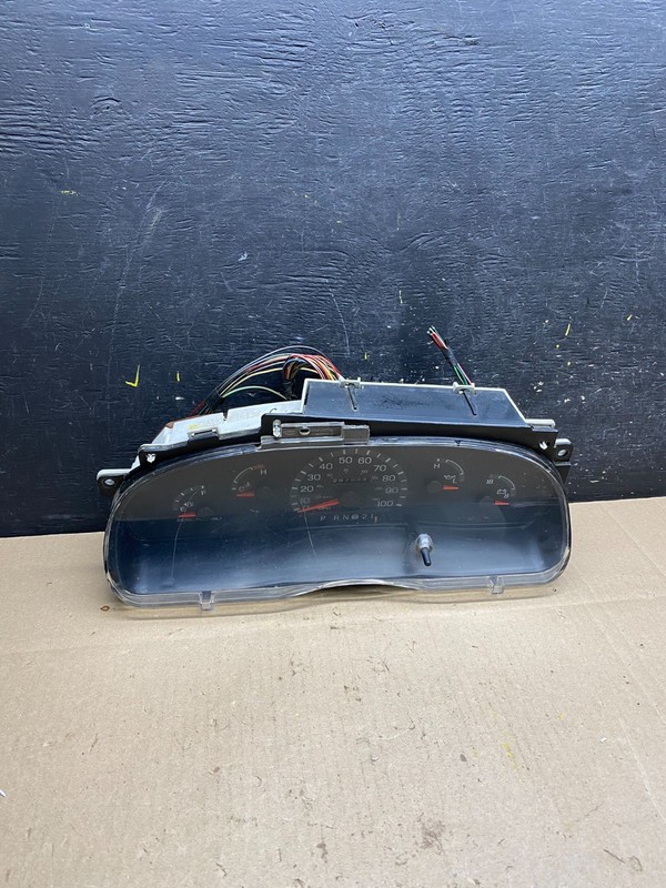 2001 - 2002 Ford Econoline E250 E350 Van Speedometer Instrument Cluster T9307 DG