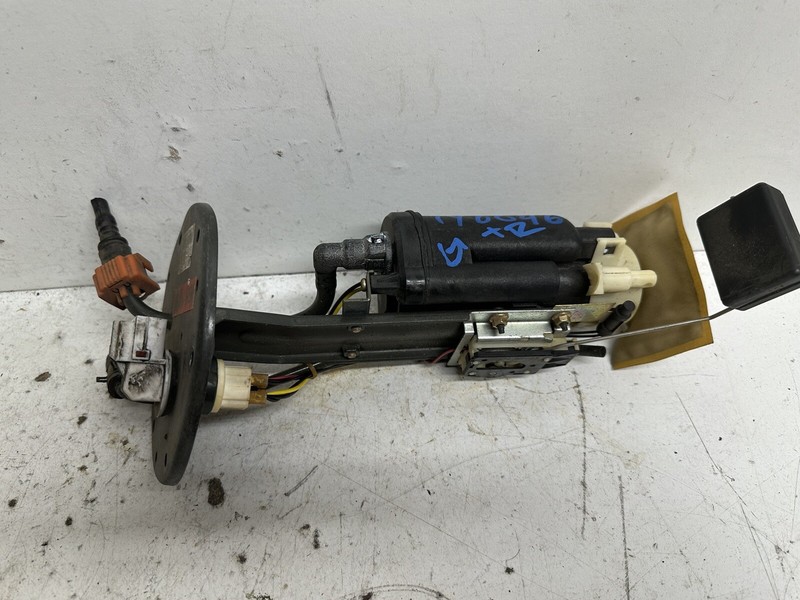 2004-2006 Kia Amanti Fuel Pump w Sending Unit & Bracket 31110-3F510 Oem
