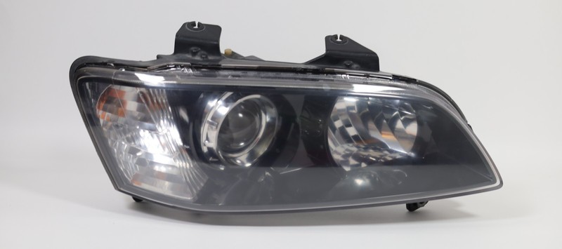 2008-2009 Pontiac G8 Passenger Right Headlight Part Number 92224813