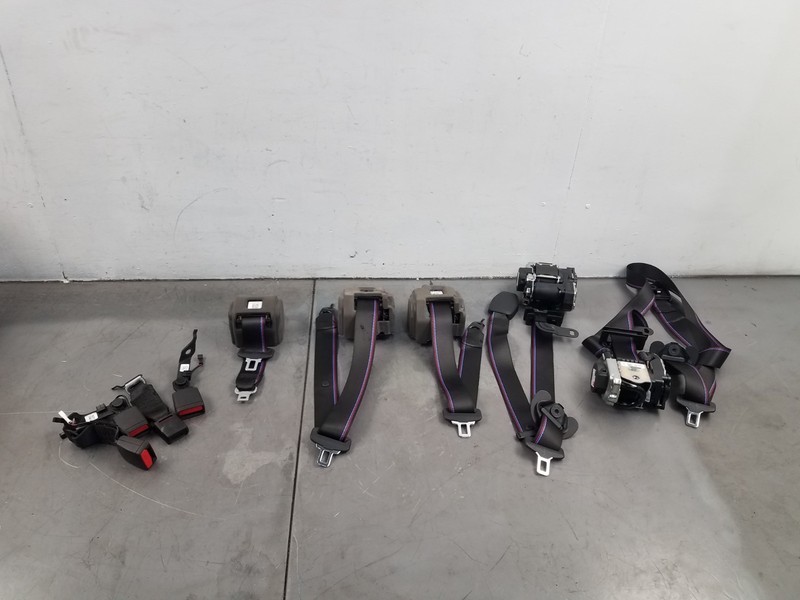 2025 BMW M3 Comp xDrive G80 Seat Belt Set - Locked #8926 E5
