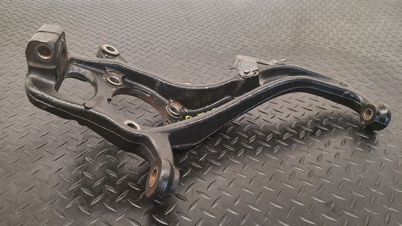 04-15 17-24 Nissan Titan Front Left Driver Spindle Knuckle OEM 40015-1LA0A