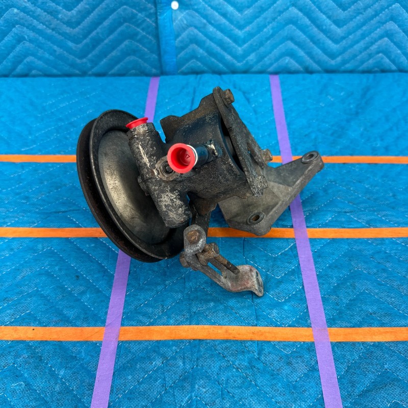85-92 VOLVO 740 85-90 VOLVO 240 760 Power Steering Pump Motor & Pulley Assembly