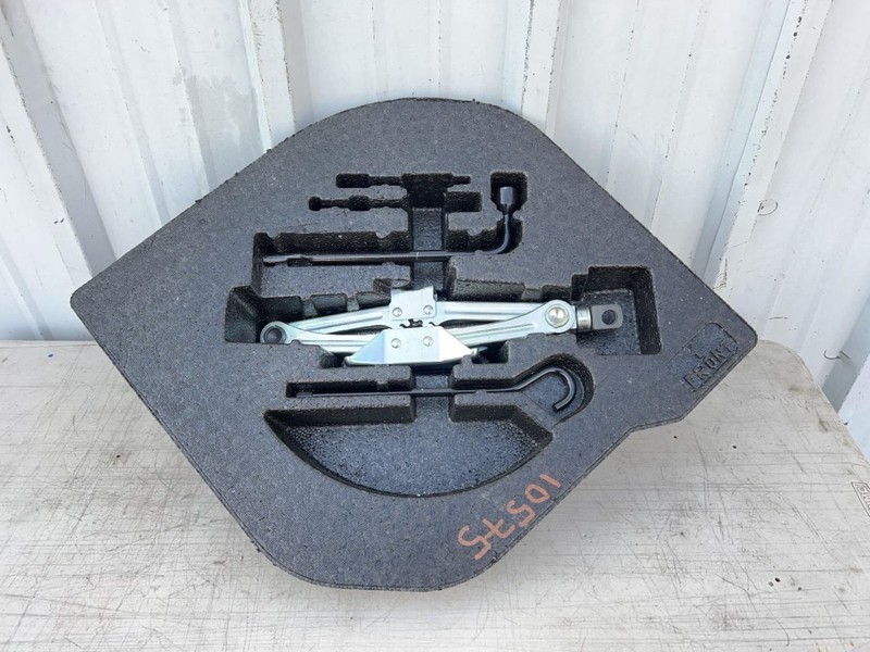 2013-2017 HONDA ACCORD JACK W/TOOLS W/FOAM HOLDER 64040