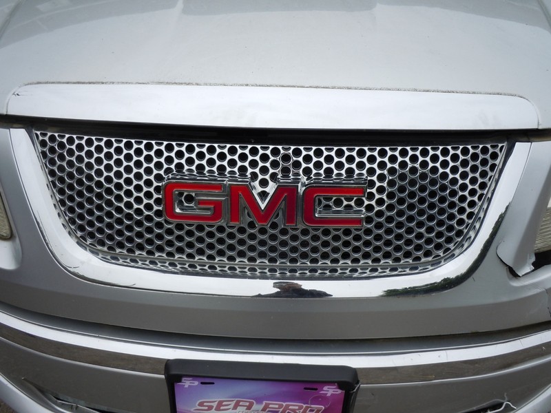 2011 2012 GMC Acadia Denali Upper Grille