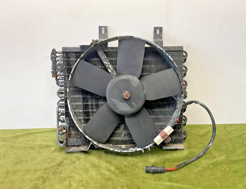 83-93 BMW E30 318i 325e 325i M3 HVAC A/C AC Air Conditioning Condenser w Fan OEM