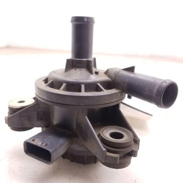 16-19 TOYOTA PRIUS C TWO ENGINE COOLANT PUMP ASSEMBLY