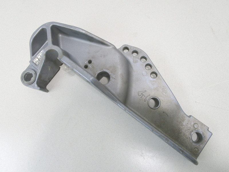 6C5-43111-00-4D Yamaha Outboard 60 HP 4 STK Port Transom Stern Bracket Clamp