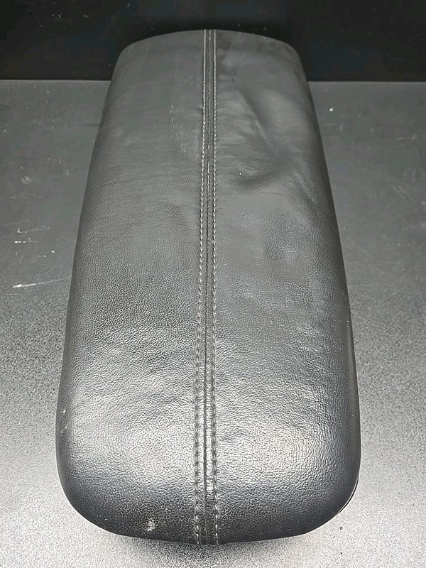 13-19 Cadillac XTS Luxury Front Center Armrest Arm Rest Console Lid Oem