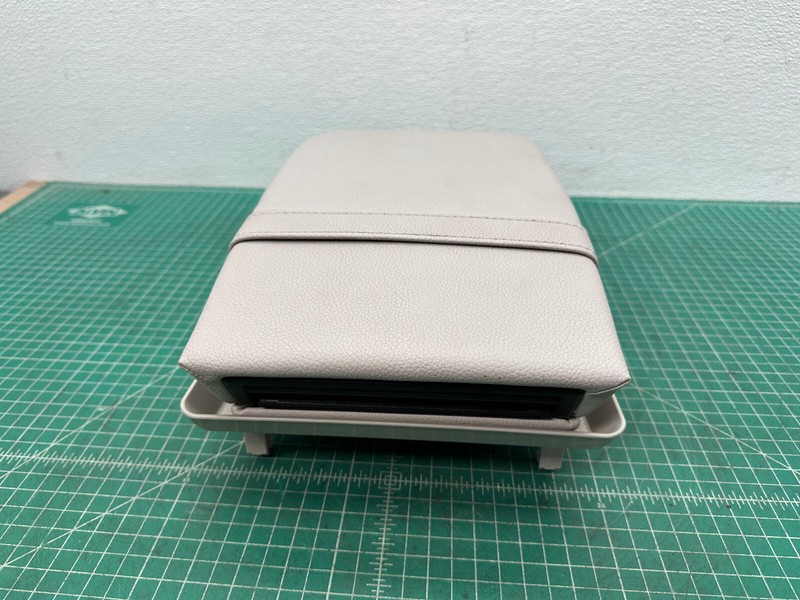 08-14 Mercedes C-class W204 REAR SEAT ARMREST W/ CUPHOLDERS OEM