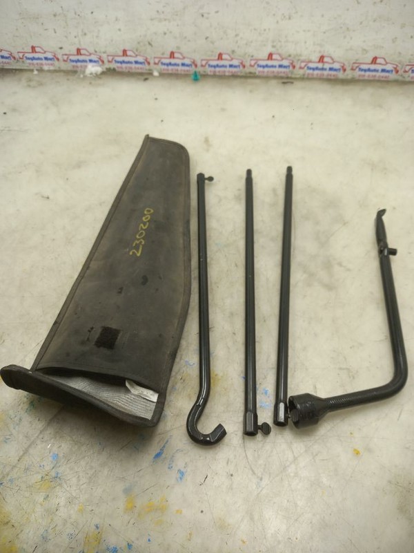 13 TOYOTA RAV 4 TOOL KIT ONLY