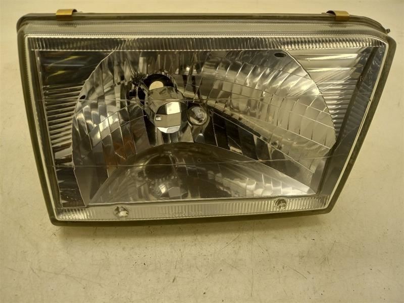 99-02 TOYOTA 4RUNNER SR5 DRIVER SIDE FRONT HEADLIGHT ASSEMBLY
