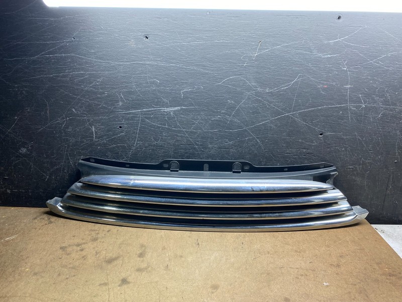 2011 to 2013 Mini Cooper Clubman Front Bumper Center Grille Grill L3908 DG