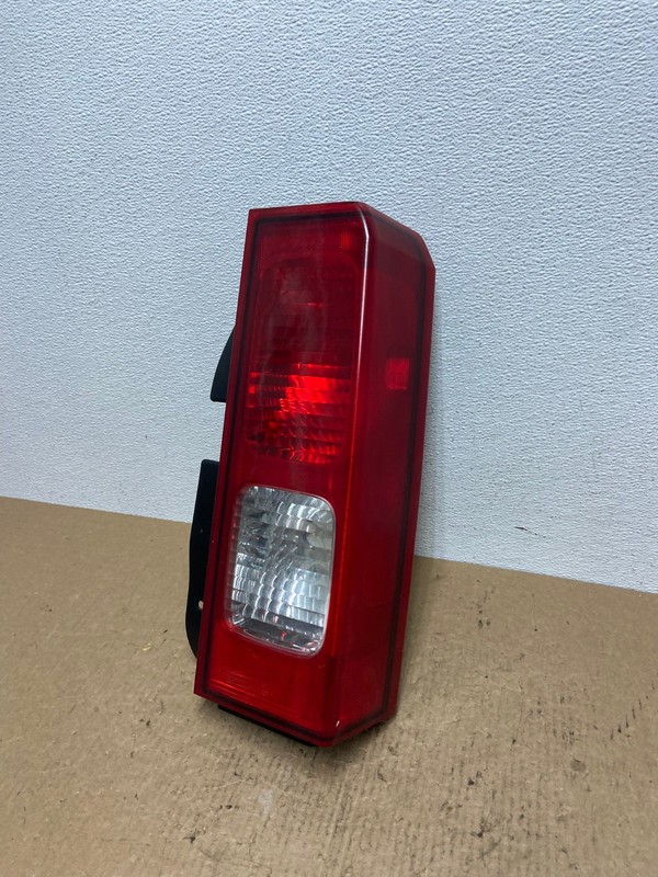 2006 to 2008 Hummer H3 Right Passenger Side Tail Light OEM AA1113 DW