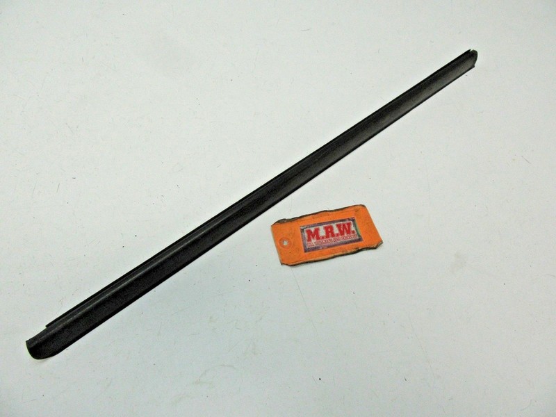 DOOR GLASS WINDOW DOOR PANEL RUBBER TRIM SEAL TOP OUTER BACK LEFT REAR L TRIBUTE