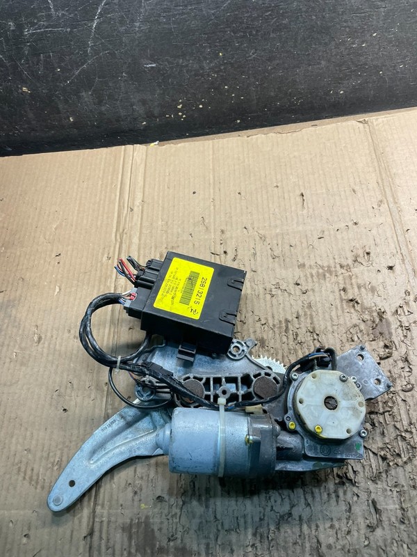 Cadillac Chevrolet Rear Trunk Liftgate Power Motor Actuator OEM Y0020 DG