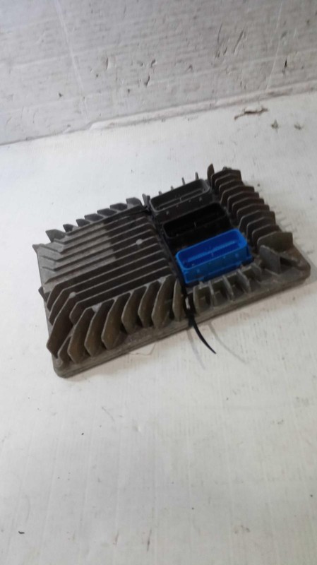 Used Air Bag Module fits: 2013 Chevrolet Camaro Air Bag below center of dash w/o
