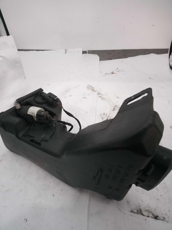 2017 MERCEDES C-CLASS Washer Fluid Reservoir OEM White 2.0L 89000 Miles