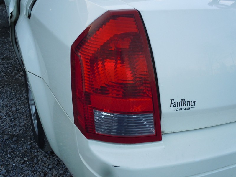 2005-2007 Chrysler 300 Tail Light Lamp Driver Left LH Base Limited Touring