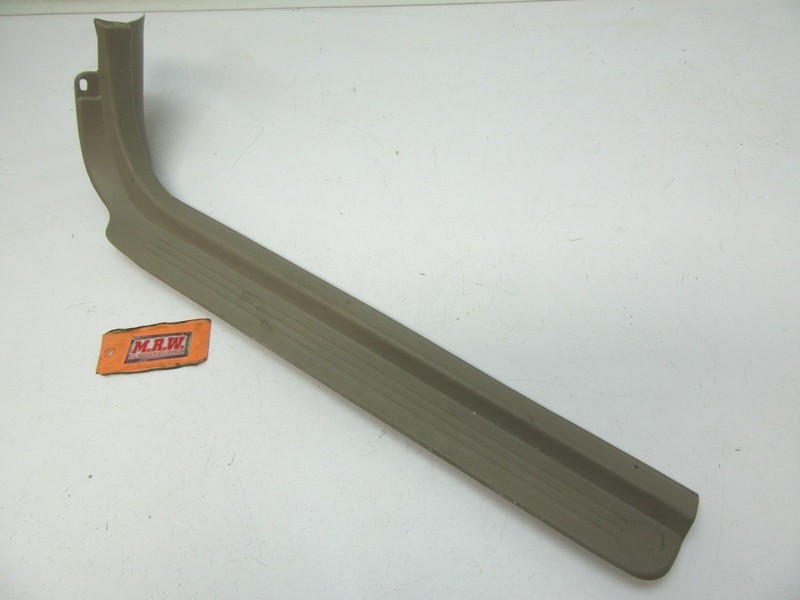 DOOR PANEL TRIM LEFT DRIVER SIDE CARPET FLOOR SCUFF PLATE for SUBARU LEGACY 00-4