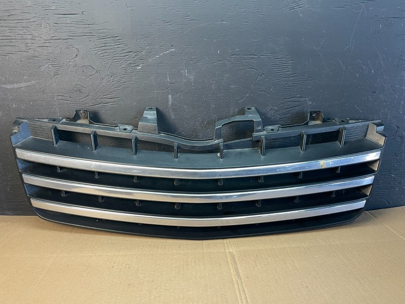 2008 to 2012 Kia Borrego Front Bumper Upper Grille Grill OEM ac2164 DG