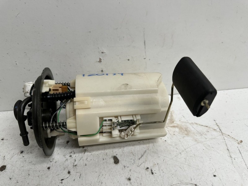 2003-2004 Kia Rio Fuel Pump w Sending Unit & Bracket Oem