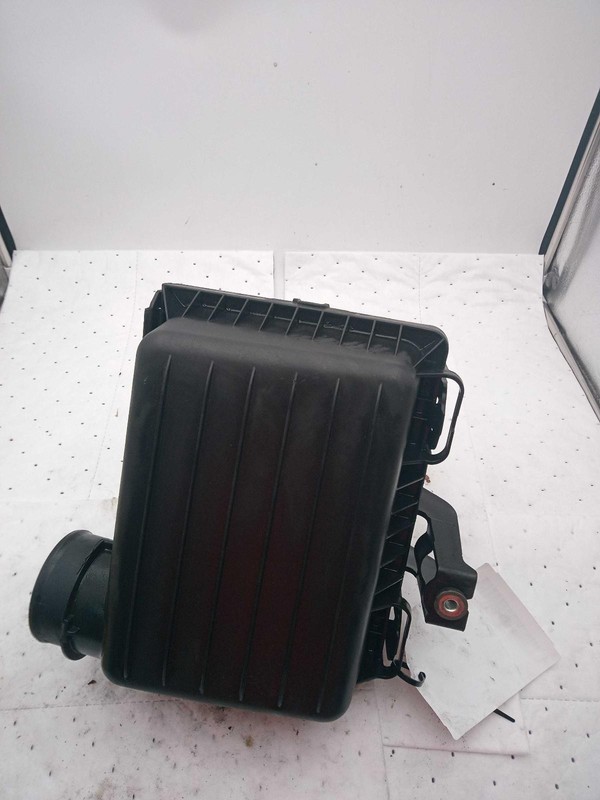 Used Air Cleaner Assembly fits: 2006 Chrysler 300 3.5 Grade B
