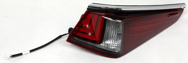 OEM Lexus ES250 ES300h ES350 Right Side Tail Lamp 81550-06631 - Lens Chip